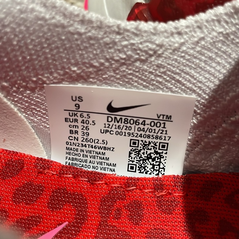Nike Women's Phantom White and Hot Pink Athletic Shoes - Picture 7 of 7
